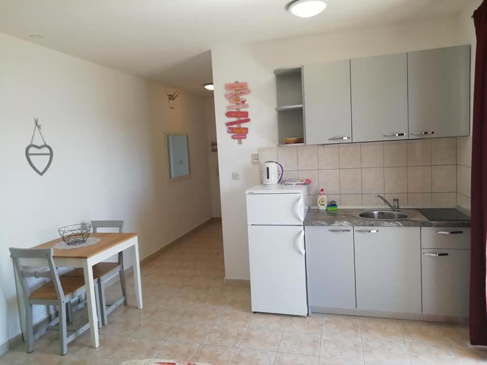 Apartmani Roko, Sevid Marina Zewnętrze zdjęcie